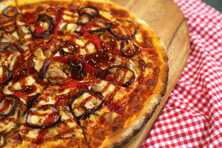 BARBEKÜ SOSLU TAVUKLU PİZZA